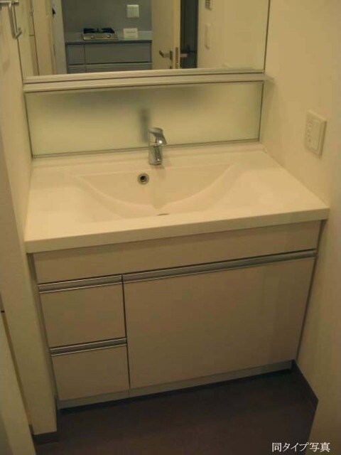 物件内観写真11　(※同じ間取り別号室参考写真)