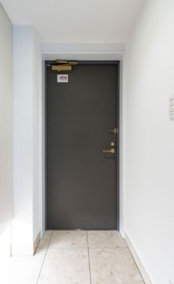 玄関(※同じ間取り別号室参考写真)