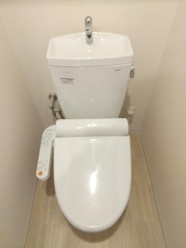 トイレ(※同じタイプ別号室参考写真)