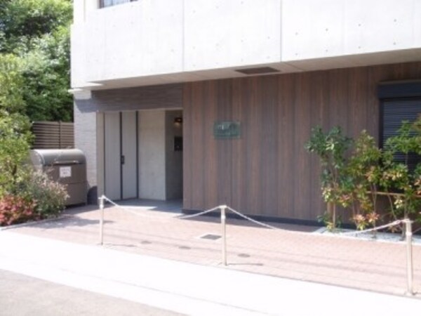 エントランス(弊社は全物件が仲介手数料半月分でご紹介可能です！)