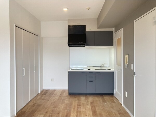 居室(※同じ間取り別号室参考写真)