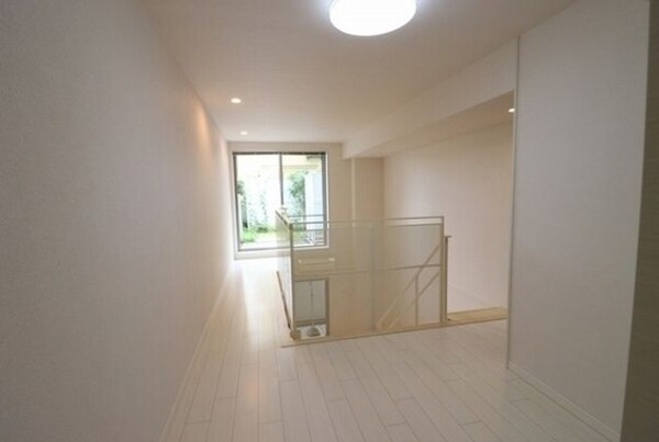 居室(※同じ間取り別号室参考写真)