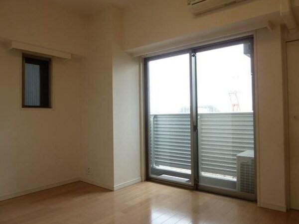 寝室(角部屋・2面採光！)