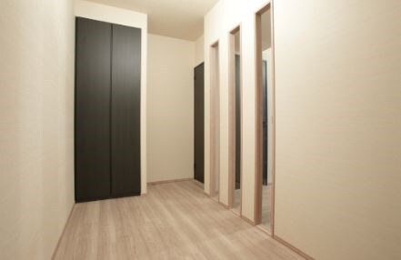 物件内観写真8　(■二面採光・バストイレ別■～内覧予約受付中～)