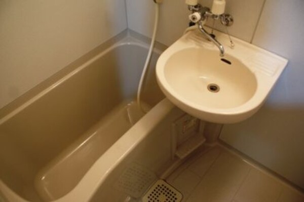 浴室(別号室参照写真)