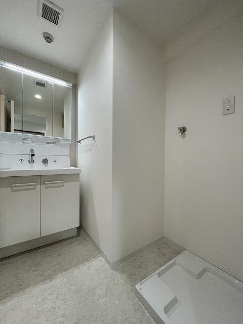 物件内観写真8　(リノベーション済み別号室の写真です)