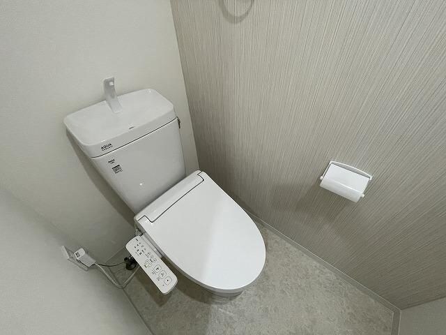 物件内観写真9　(リノベーション済み別号室の写真です)