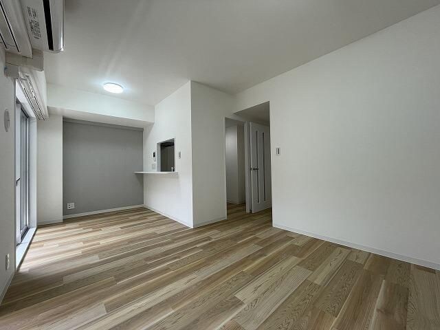 物件内観写真10　(リノベーション済み別号室の写真です)