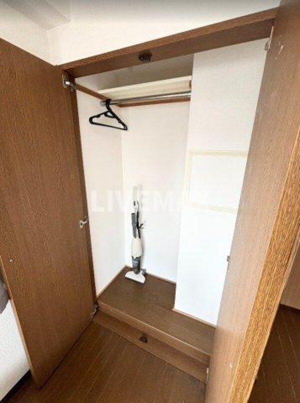 収納(備え付け家具備品（同仕様）)