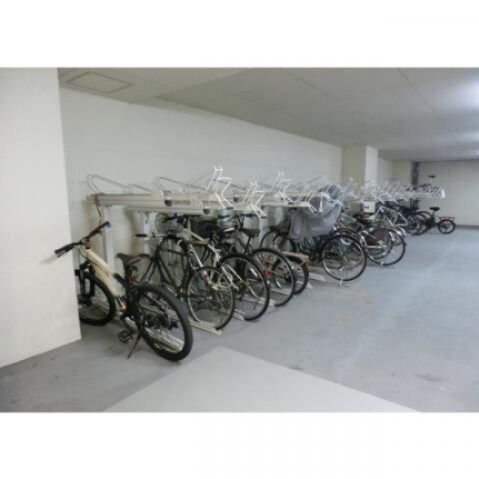 物件外観写真4　(駐輪場)