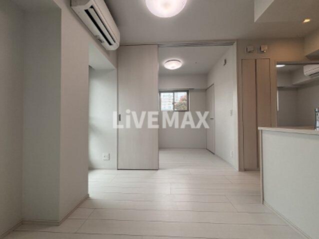 物件内観写真6　(別号室につきフローリングが異なります。)