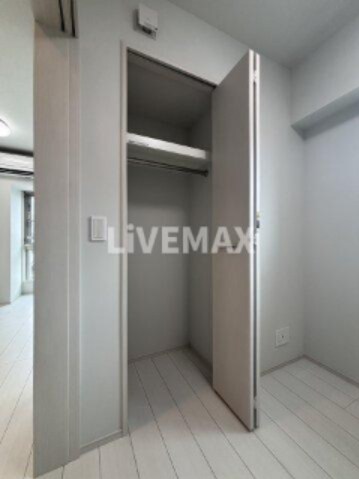 物件内観写真13　(別号室につきフローリングが異なります。)