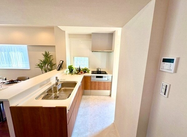 物件内観写真7　(別号室の写真)