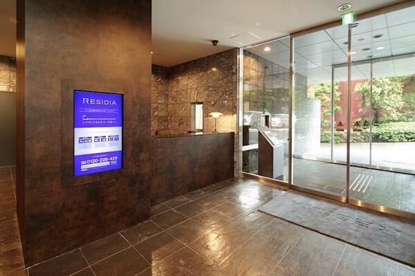 エントランス(駐車場です)