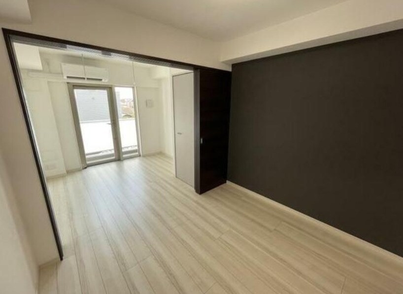 物件内観写真4　(別号室の写真)