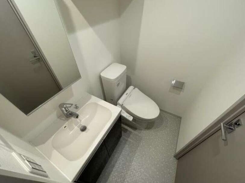 物件内観写真8　(別号室の写真)