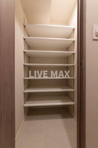物件内観写真14　(シューズインクローゼット)