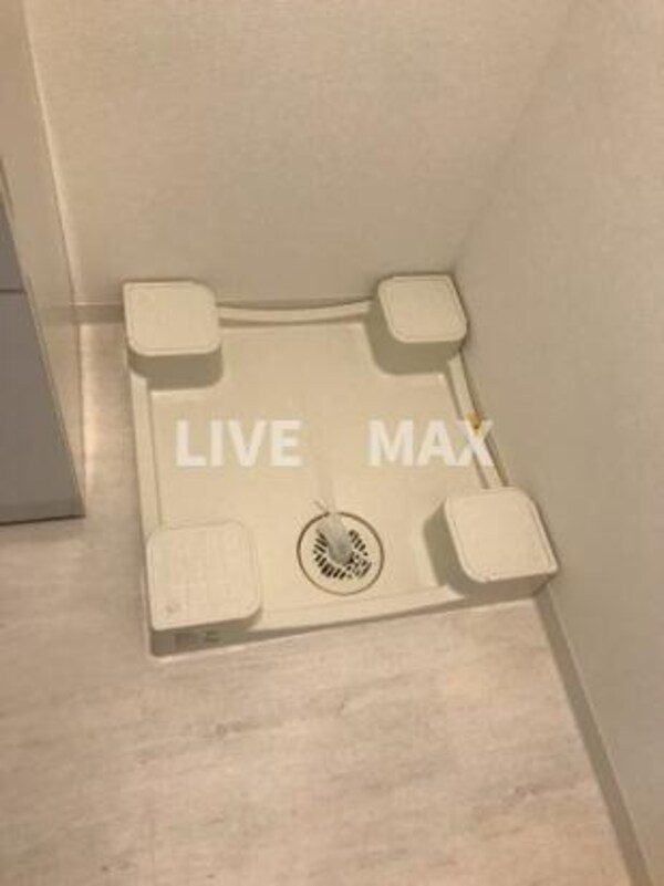 内装他(洗濯機置場)