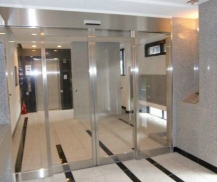 物件外観写真3　(仲介手数料は賃料の半月分です)