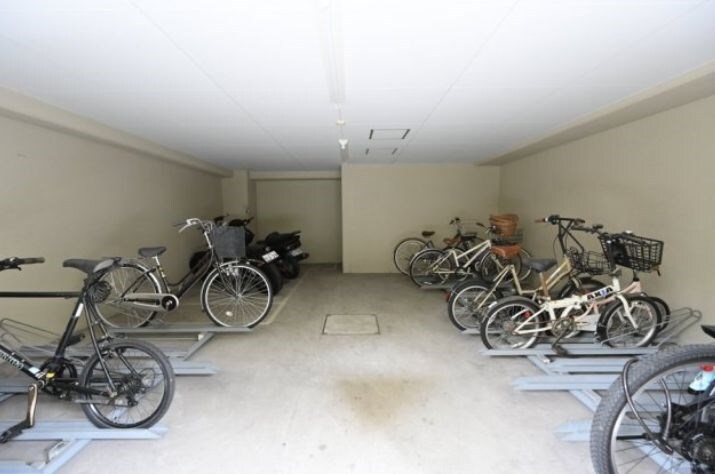 物件外観写真4　(駐輪場)