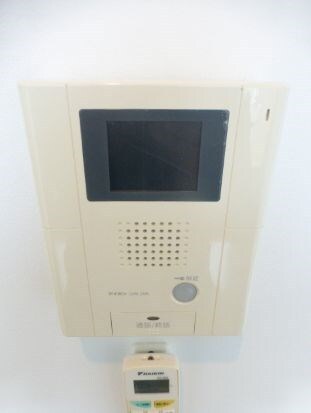 物件内観写真13　(～モニタ付きインターホンで安心のセキュリティ～)