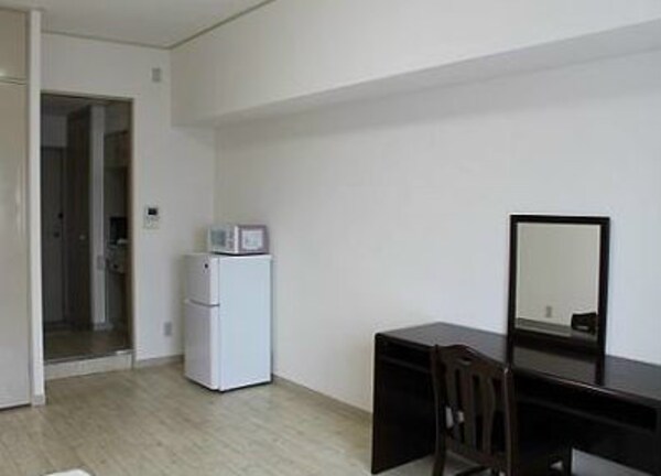 寝室(家具家電付きマンション)