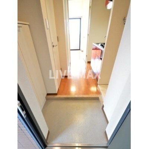 玄関(※別号室参考写真)