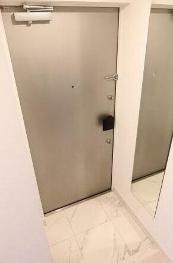 玄関(★《見学予約受け付け中》設備充実のハイグレード賃貸マンション)