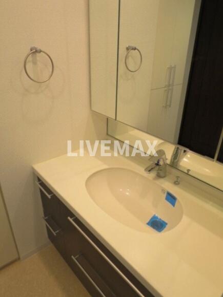 物件内観写真8　(使いやすい洗面所です)