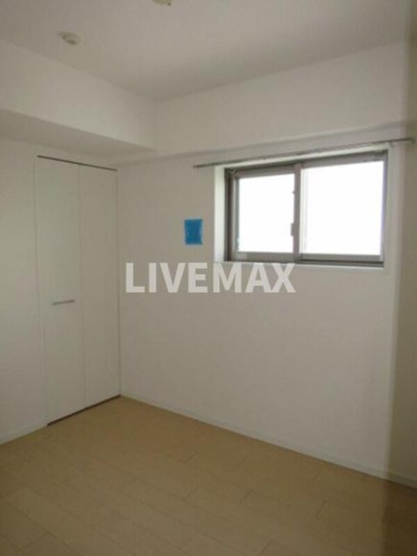 内装他(明るい色調の室内です)