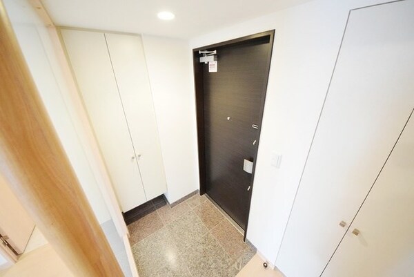 玄関(★《見学予約受け付け中》設備充実のハイグレード賃貸マンション)