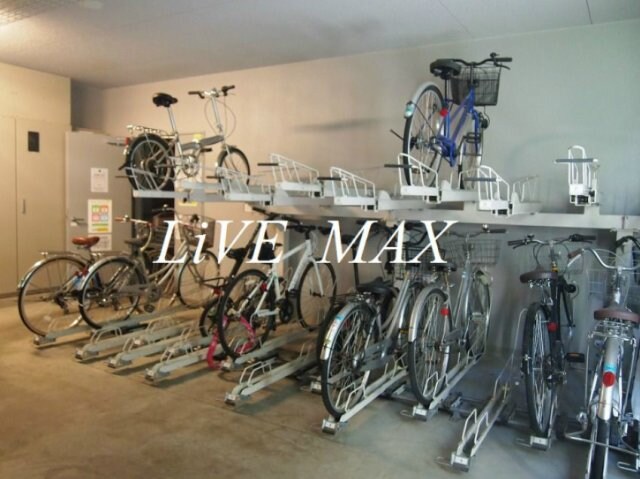 物件外観写真4　(駐輪場)