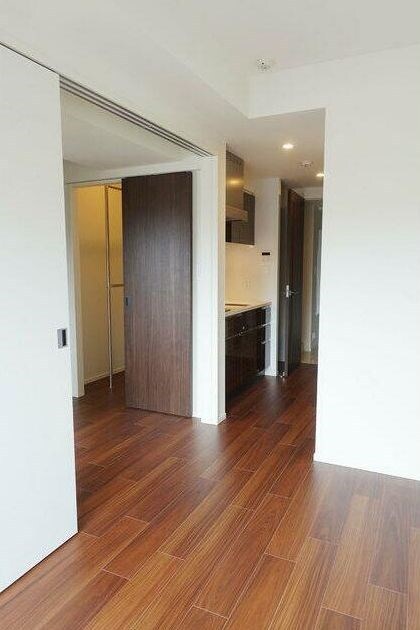 物件内観写真5　(～日々の生活は素敵なリビングで～)