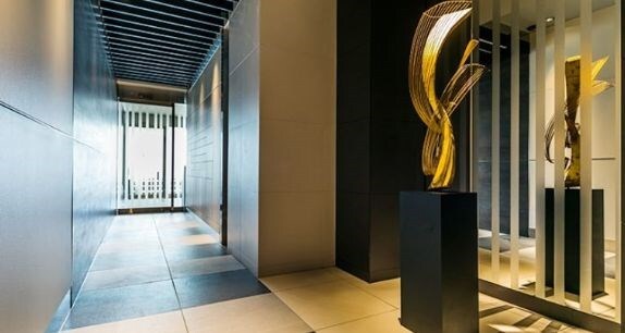 物件外観写真3　(～広々としたこだわりのロビー～)