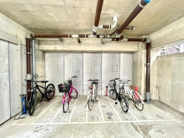 物件外観写真4　(駐輪場)