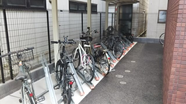 物件外観写真4　(駐輪場)