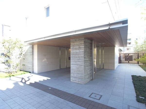 エントランス(弊社は全物件が仲介手数料半月分でご紹介可能です。)