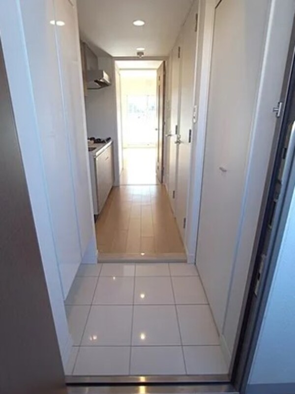 玄関(弊社は全物件が仲介手数料半月分でご紹介可能です。)