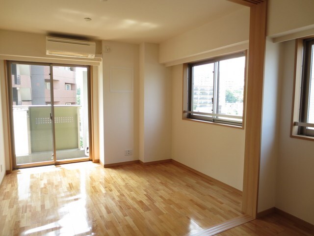 物件内観写真6　(★角部屋・2面採光・採光充実★)