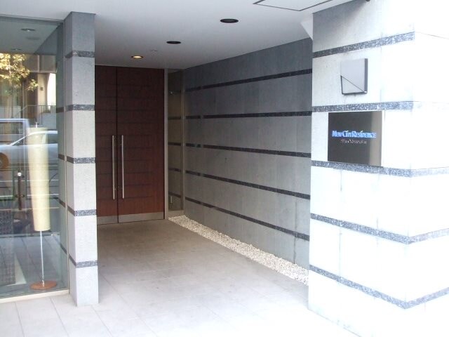 物件外観写真2　(清潔なロビーです)