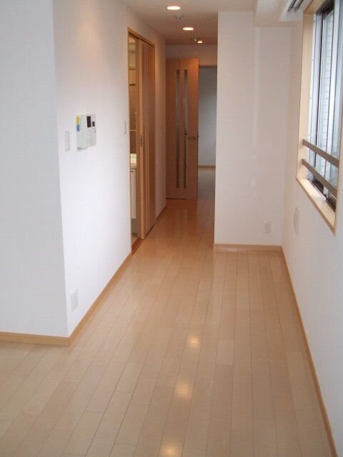 物件内観写真3　(ゆったりとした居間です)