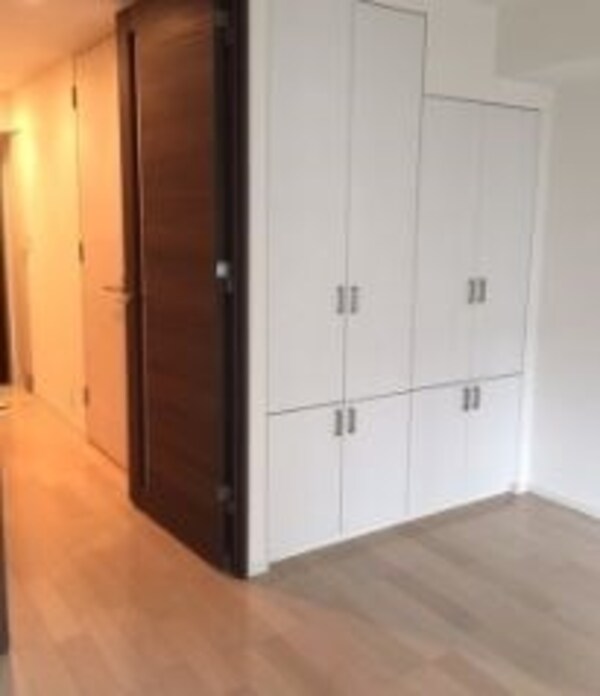 寝室(※各住戸によってフローリング・建具のカラーが異なりので、現況)