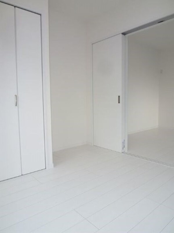 寝室(※同じ間取り別号室参考写真)