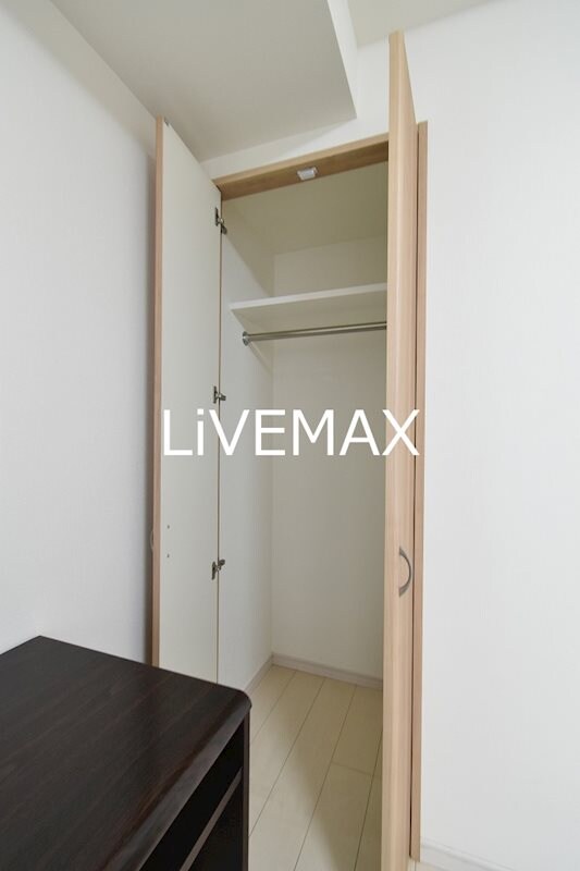 物件内観写真11　(別号室参照写真)