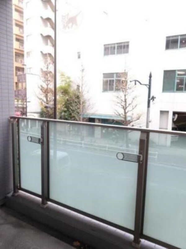 バルコニー(弊社は都内全域の家具家電付き物件がご紹介可能です。)