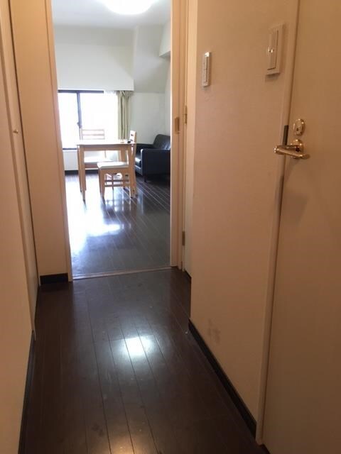 物件内観写真2　(家電・家具が1式揃っております。)