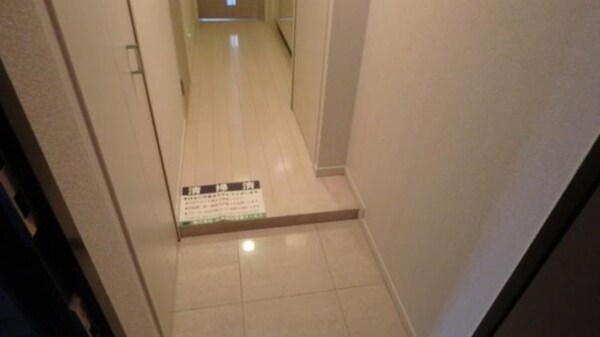 玄関(弊社は全物件が仲介手数料半月分でご紹介可能です。)