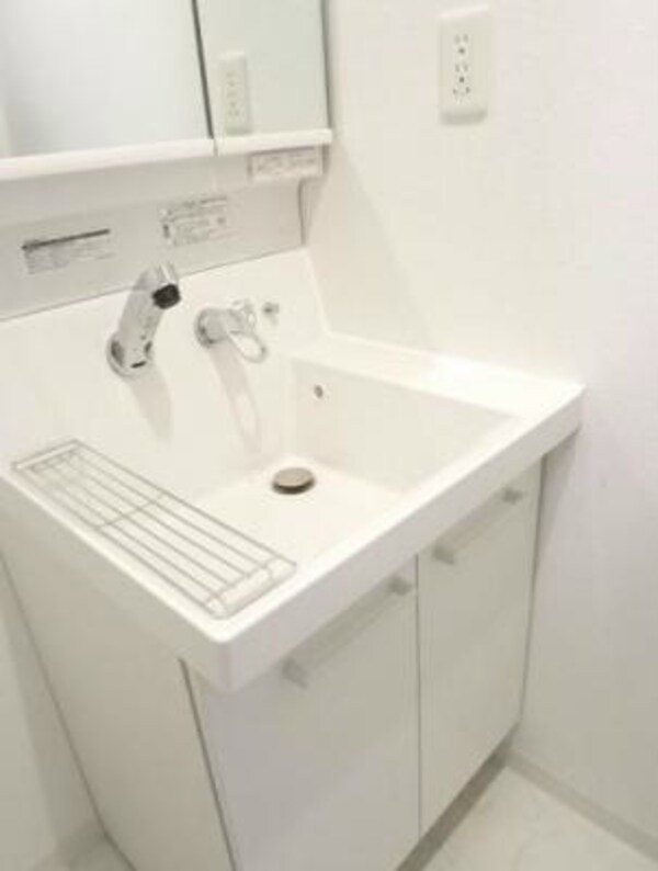 洗面・脱衣所(※同じ間取り別号室参考写真)