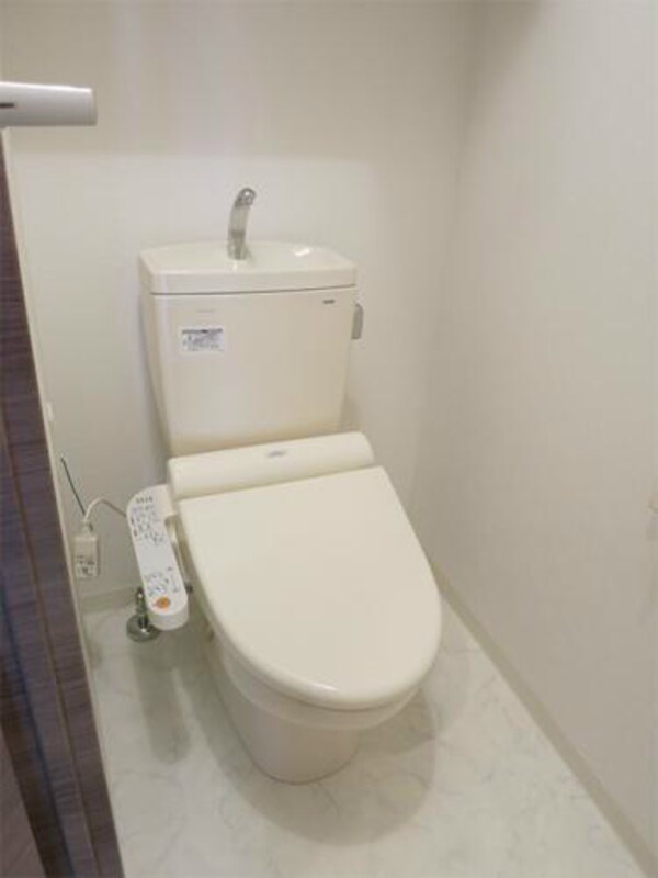トイレ(※同じ間取り別号室参考写真)