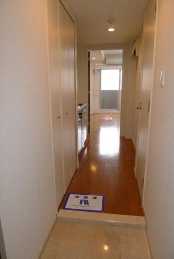 玄関(弊社は全物件が仲介手数料半月分でご紹介可能です！)